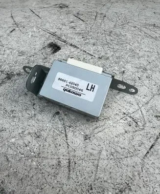 Toyota RAV 4 (XA50) Antenna control unit 8668142040
