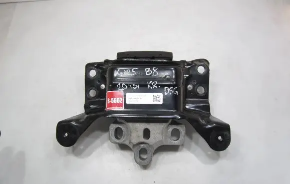 Volkswagen PASSAT B8 Engine mount bracket 5Q0199555BJ 16022018 X44AVP114309H8