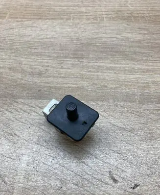 Mercedes-Benz E W211 Front door sensor 2028209410