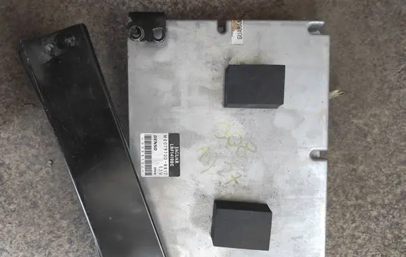 Jaguar XJ X308 Engine control unit/module ECU LNF1410BC MB0797008812