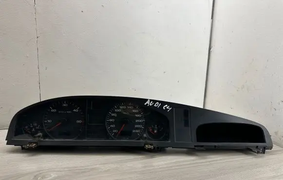 Audi A6 S6 C4 4A Speedometer (instrument cluster) 88311219