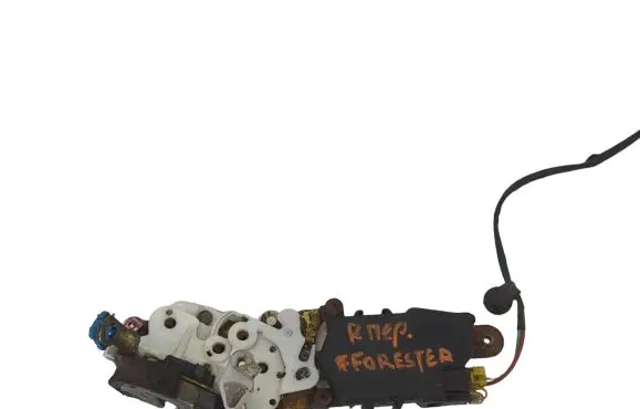 Subaru Forester SF Front door lock 62316AC002 62316AC100