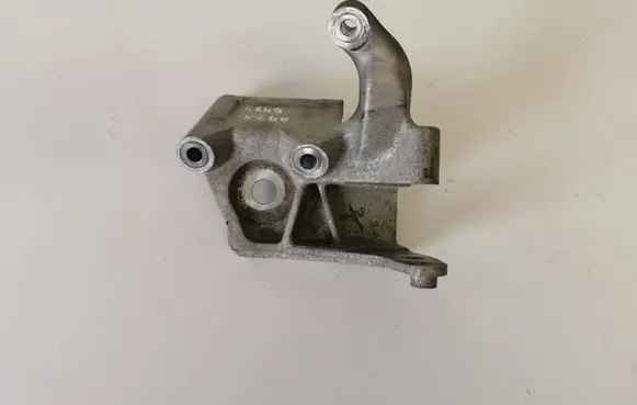 Volvo XC60 Engine mounting bracket 31430490