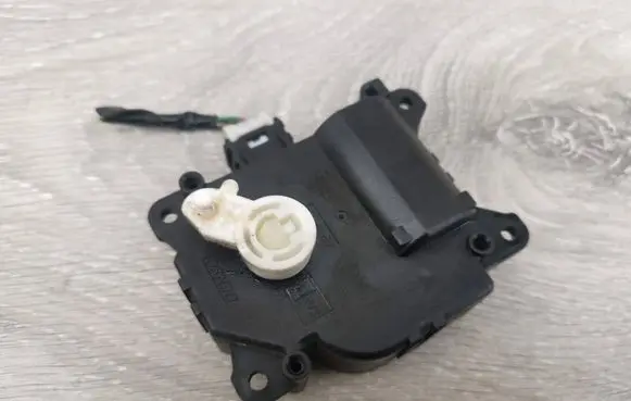 Mitsubishi Colt Air flap motor/actuator MF1138002770
