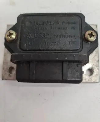 Audi 80 90 B2 Ignition amplifier control unit 211905351D