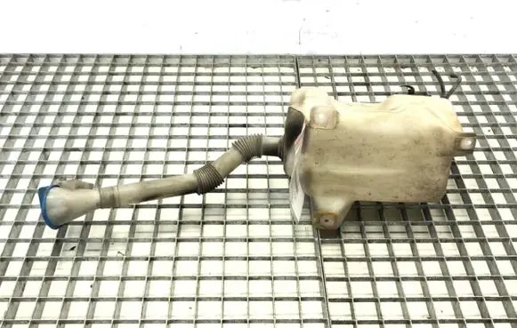 Windshield washer fluid reservoir/tank