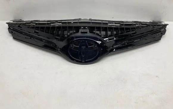 Toyota Avensis T270 Front bumper upper radiator grill 5311405120