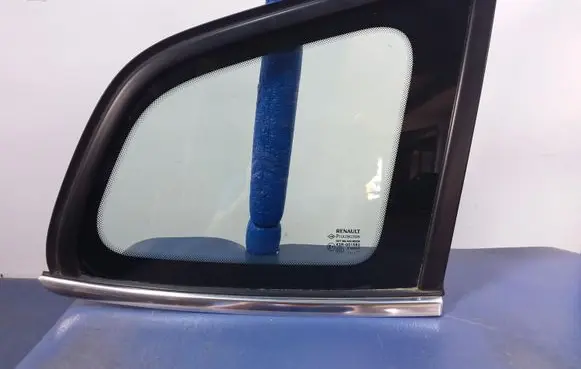 Renault Laguna III Rear side window