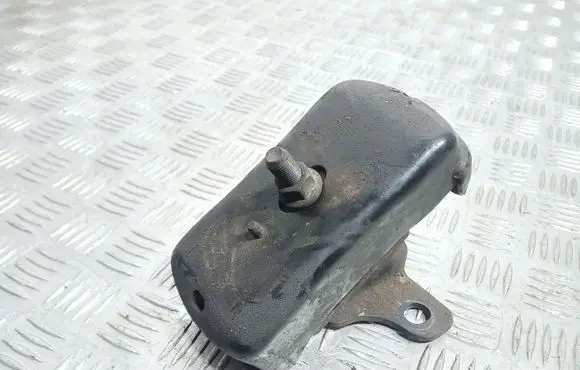 KIA Sorento Engine mount bracket