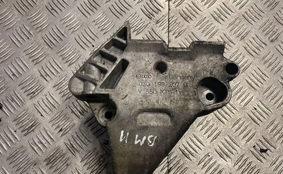 Volkswagen Touran I Engine mounting bracket 03g199207g