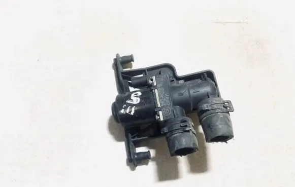 BMW 5 E60 E61 Coolant heater control valve 6411692022602 1147412174