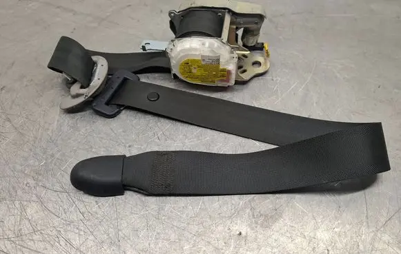 Hyundai i30 Front seatbelt 888202R900 7P1620P