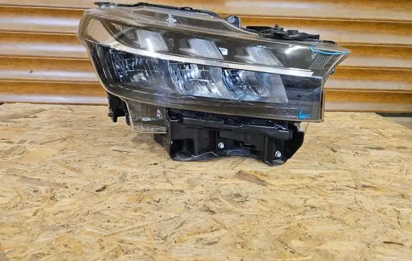 Suzuki SX4 S-Cross Headlight/headlamp QK23 YAA