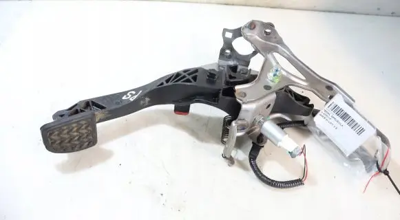 Toyota Yaris XP210 Clutch pedal 