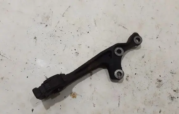 Toyota Land Cruiser (J120) Front differential bracket 5238060012