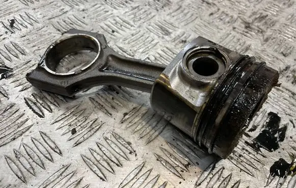 BMW 7 G11 G12 Piston with connecting rod
