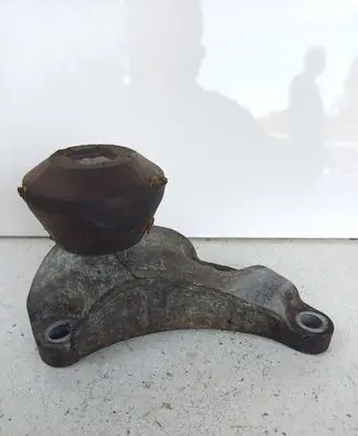 Audi A6 S6 C6 4F Engine mounting bracket 4F0199343F