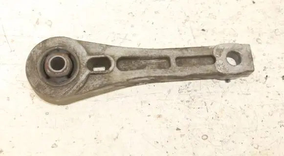 Volkswagen Tiguan Engine mount bracket 5N0199855E