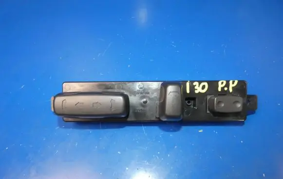 Hyundai i30 Seat control switch GD122211601