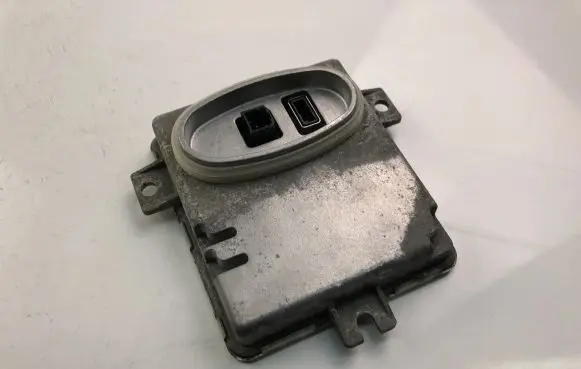 Volvo V70 Xenon control unit/module 6261110499