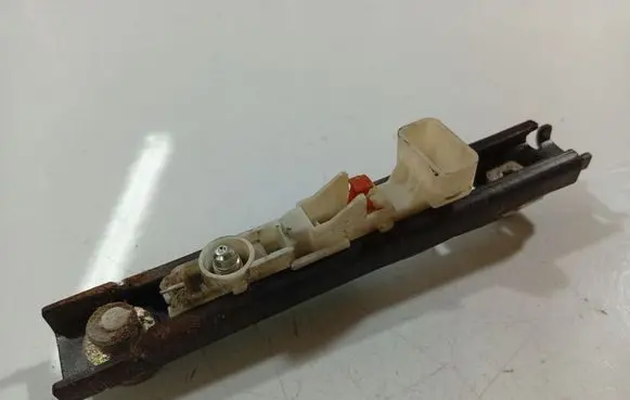 Renault Scenic II - Grand scenic II Seat belt adjustment rail 7984B8403