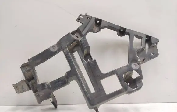Rear bumper mounting bracket