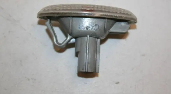 Front fender indicator light
