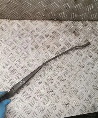 Volkswagen PASSAT B5 Front wiper blade arm 3b1955410