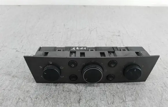 Opel Vectra C Climate control/heater control trim 74670703