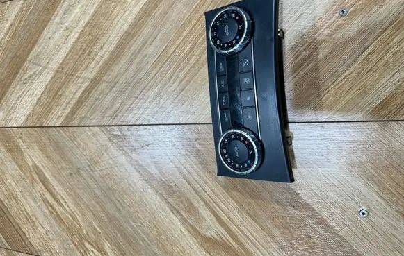 Mercedes-Benz C W204 Climate control unit 2049003803 03HW3810 SW261000
