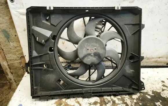 Electric radiator cooling fan