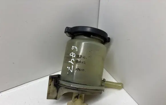 Toyota Corolla Verso E121 Brake fluid reservoir 