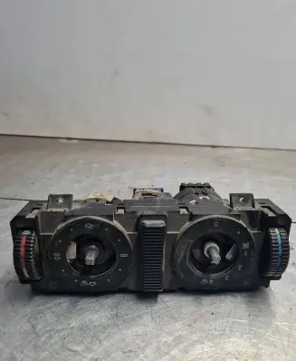 Mercedes-Benz C W202 Climate control unit 2028300985