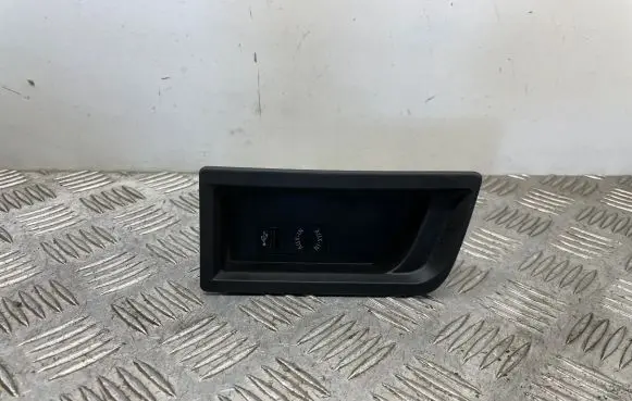 BMW 3 F30 F35 F31 AUX in-socket connector 9207358