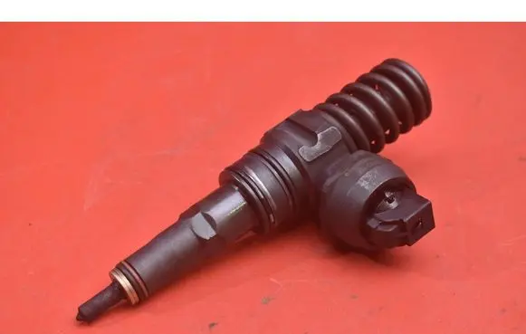 Volkswagen Golf IV Fuel injector 038130073AG