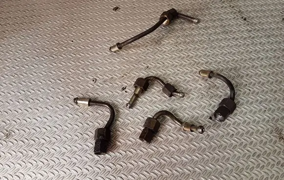 Opel Astra H Fuel injector supply line/pipe 
