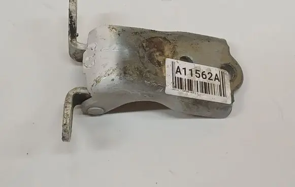 Opel Antara Rear door lower hinge