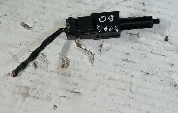 Nissan Qashqai+2 Reversing light switch sensor 