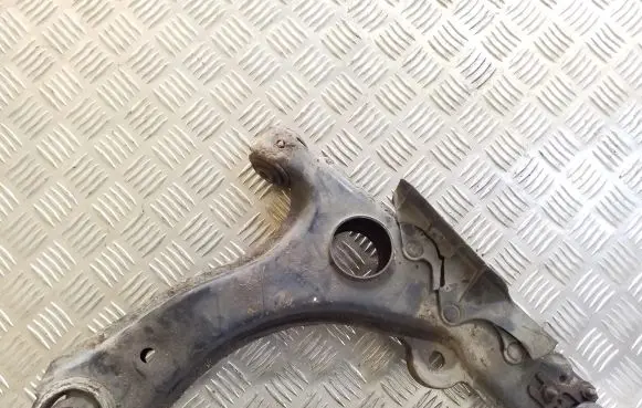Volkswagen PASSAT B4 Front lower control arm/wishbone 357407158