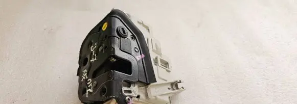 Audi A4 S4 B7 8E 8H Rear door lock 8E0839015AA