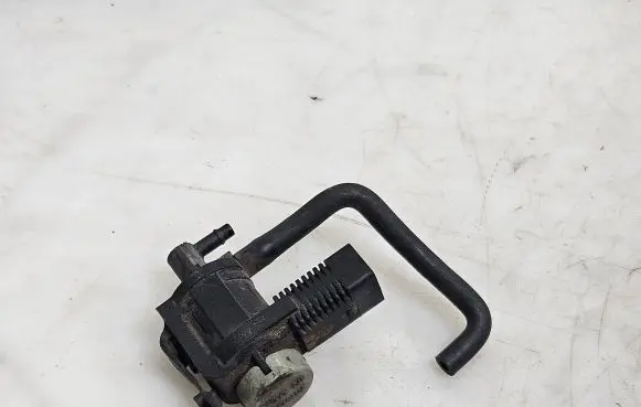 Volkswagen PASSAT B6 Turbo solenoid valve 1K0906283A