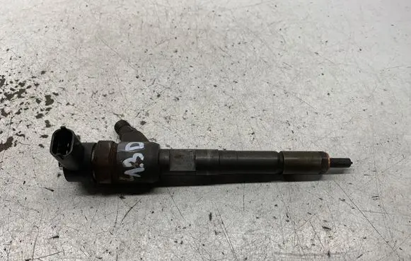 Opel Corsa C Fuel injector 0445110083 2215 3824