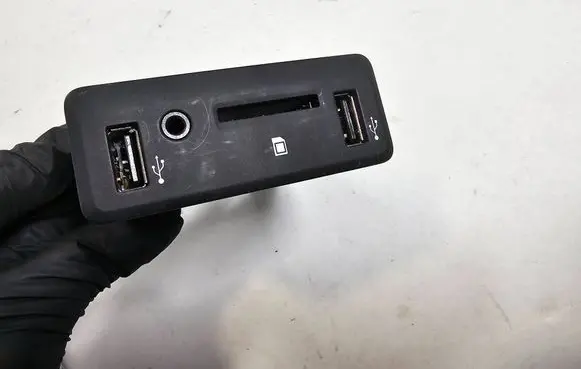 Renault Talisman AUX in-socket connector 280237081R