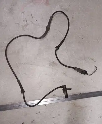 Land Rover Range Rover Sport L320 ABS brake wheel speed sensor 0265007824