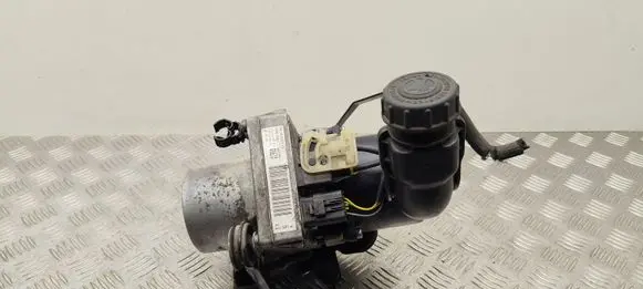 Peugeot 508 Power steering pump 9676154180