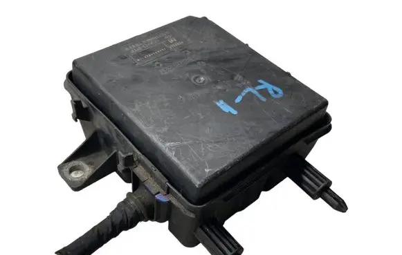 Renault Laguna III Fuse module 284B63984R 3169098419 519134F21