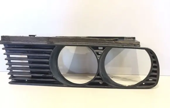 BMW 3 E30 Under headlight/headlamp trim 18760910