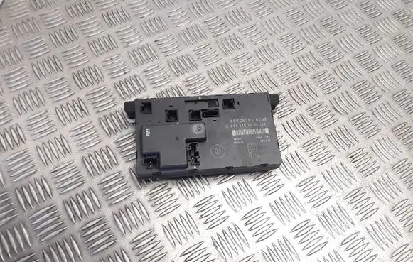 Mercedes-Benz E W211 Door control unit/module 2118707026