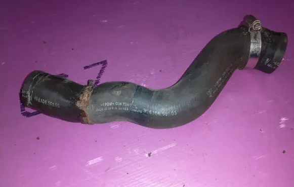 Porsche Boxster 986 Engine coolant pipe/hose 996106501