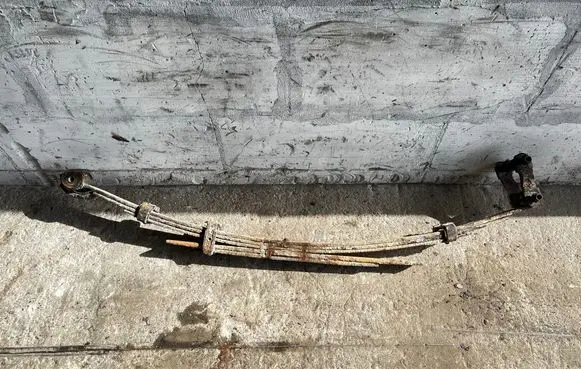 Toyota Hilux (AN10, AN20, AN30) Rear leaf spring